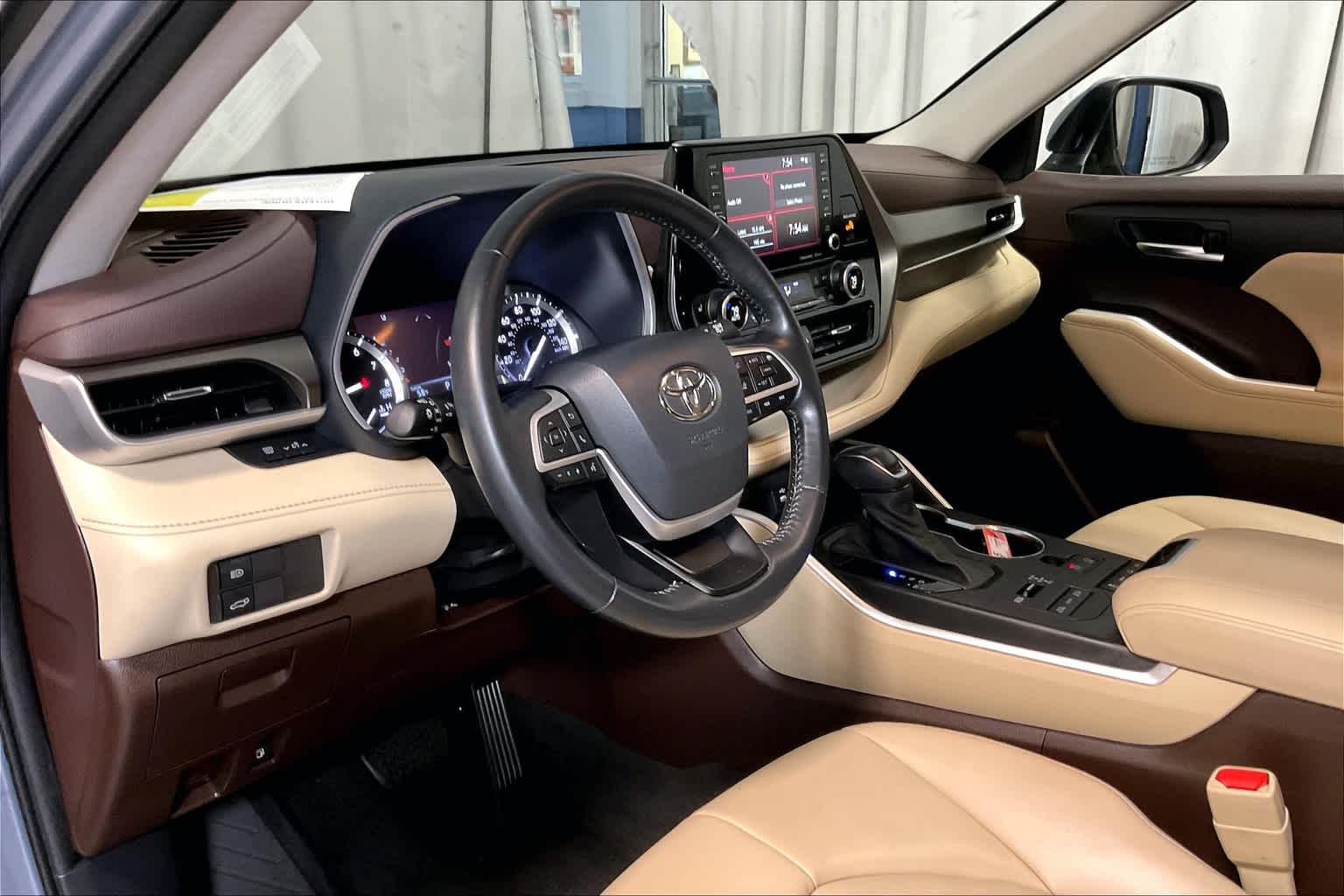 used 2022 Toyota Highlander car, priced at $37,388