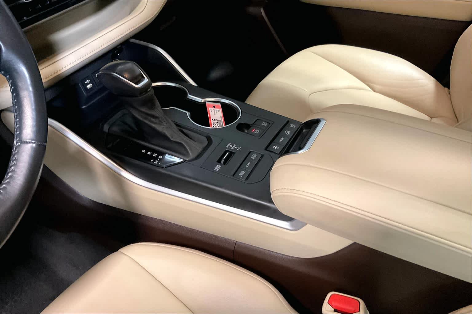 used 2022 Toyota Highlander car, priced at $37,388