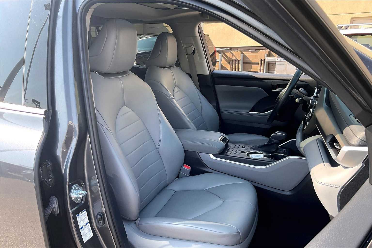 used 2021 Toyota Highlander car, priced at $34,575