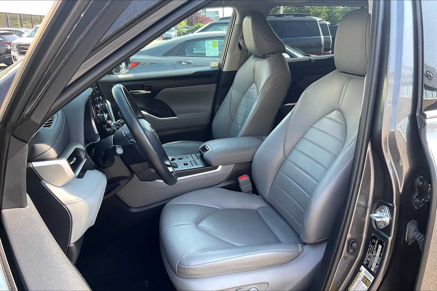 used 2021 Toyota Highlander car, priced at $34,575