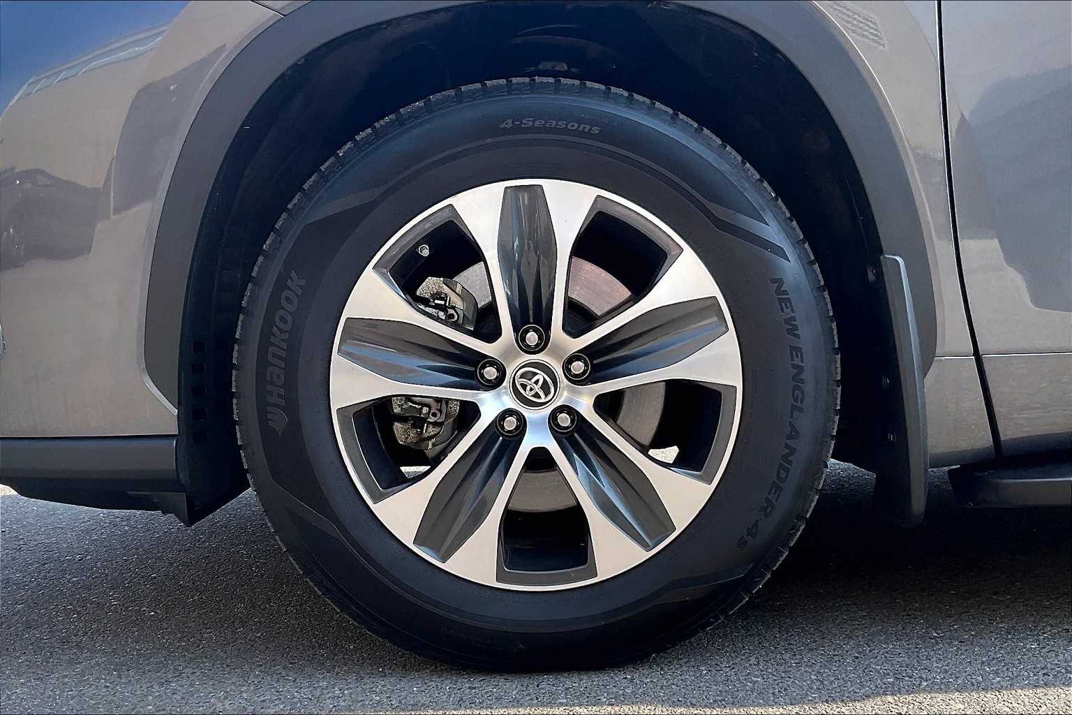 used 2021 Toyota Highlander car, priced at $34,575