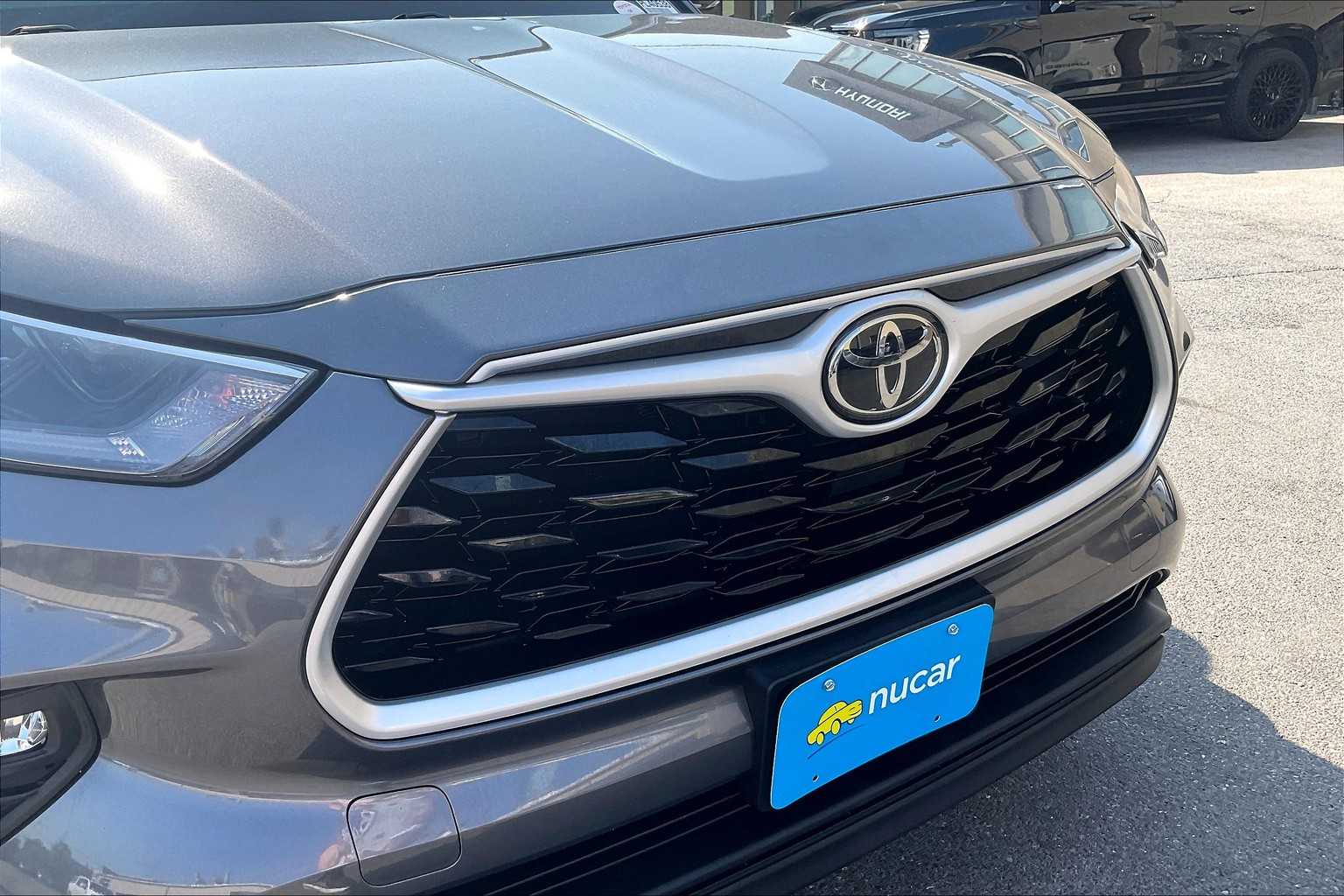 used 2021 Toyota Highlander car, priced at $34,575