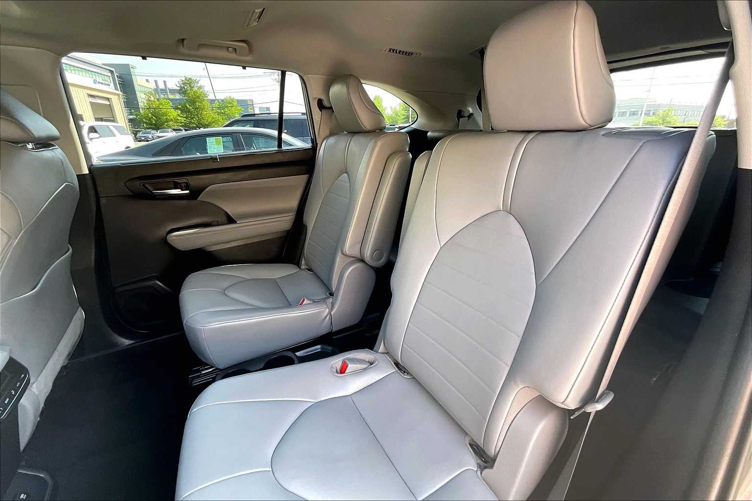 used 2021 Toyota Highlander car, priced at $34,575