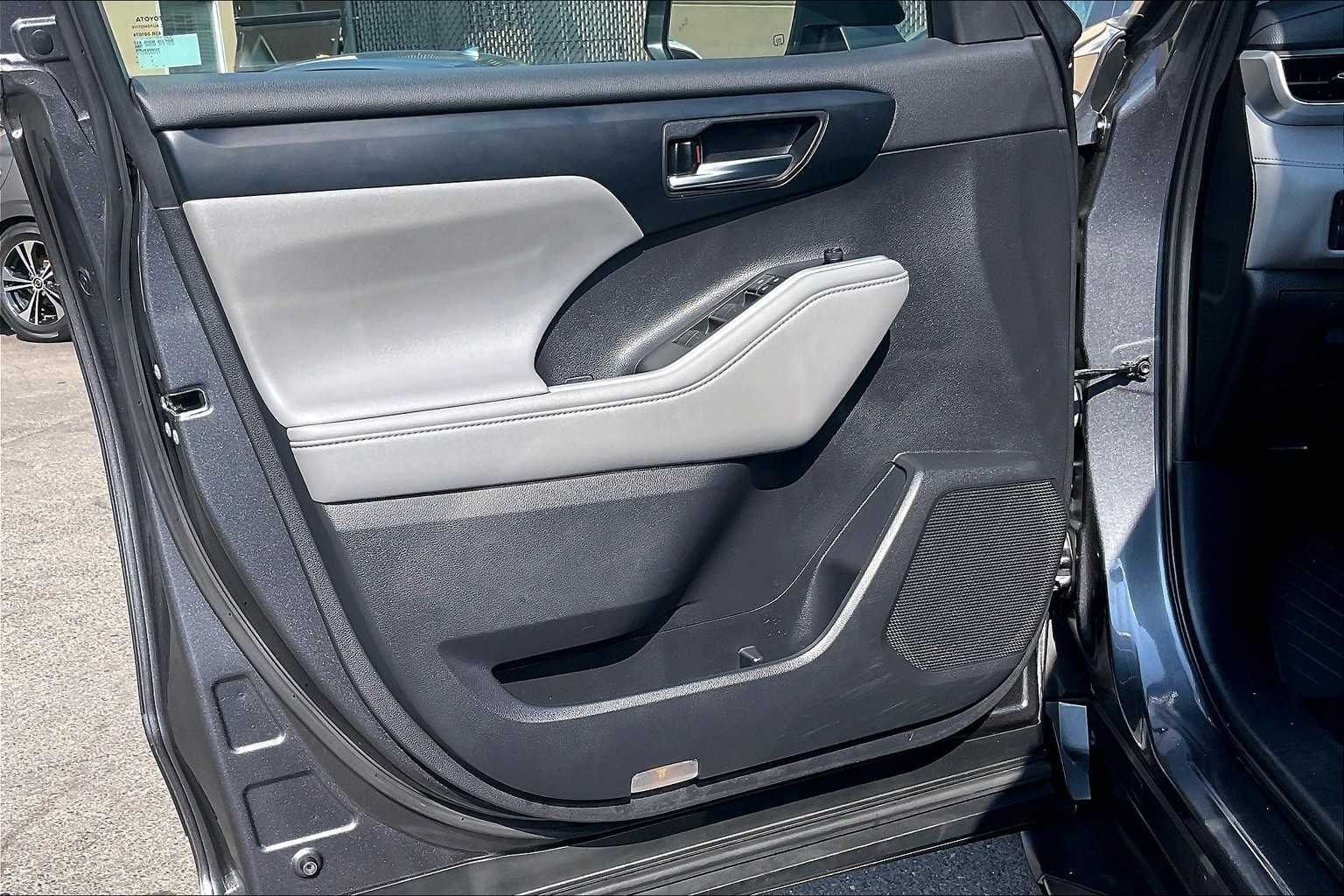 used 2021 Toyota Highlander car, priced at $34,575