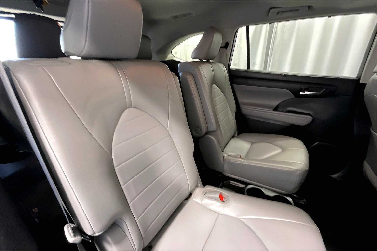 used 2021 Toyota Highlander car, priced at $35,788