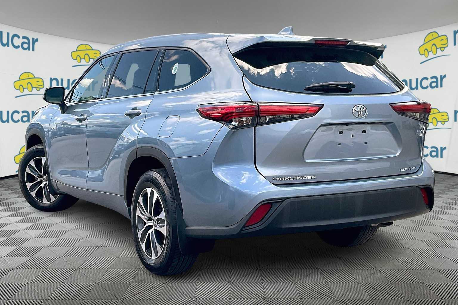 used 2021 Toyota Highlander car, priced at $35,788