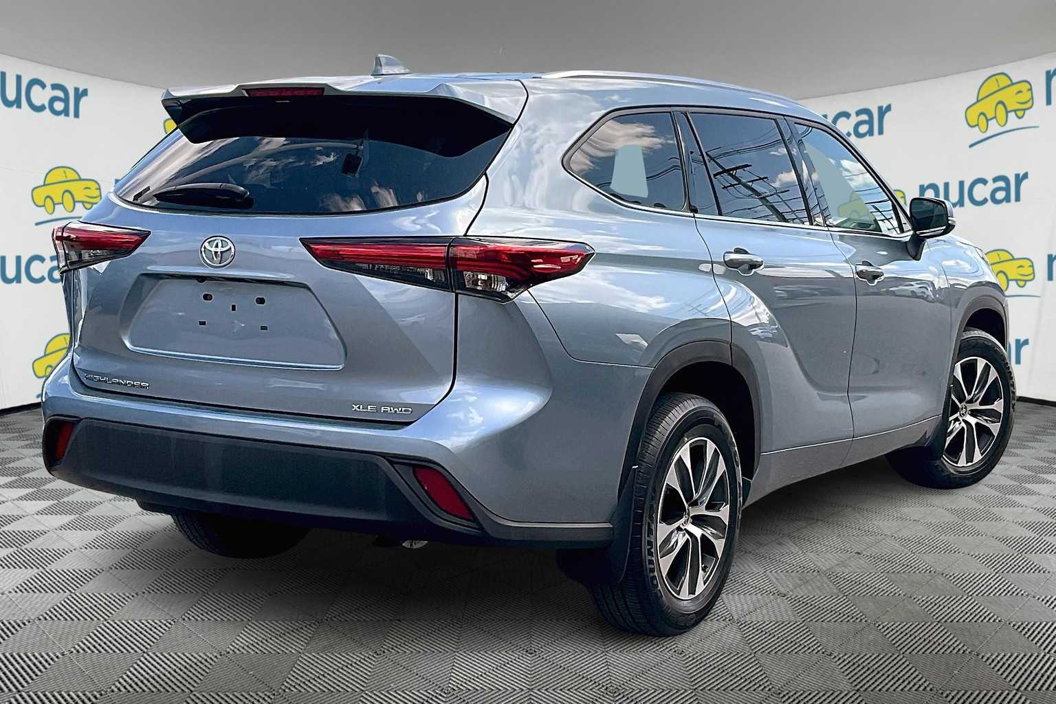 used 2021 Toyota Highlander car, priced at $35,788