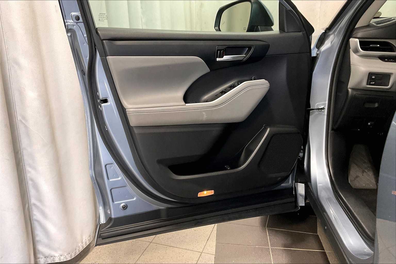 used 2021 Toyota Highlander car, priced at $35,788