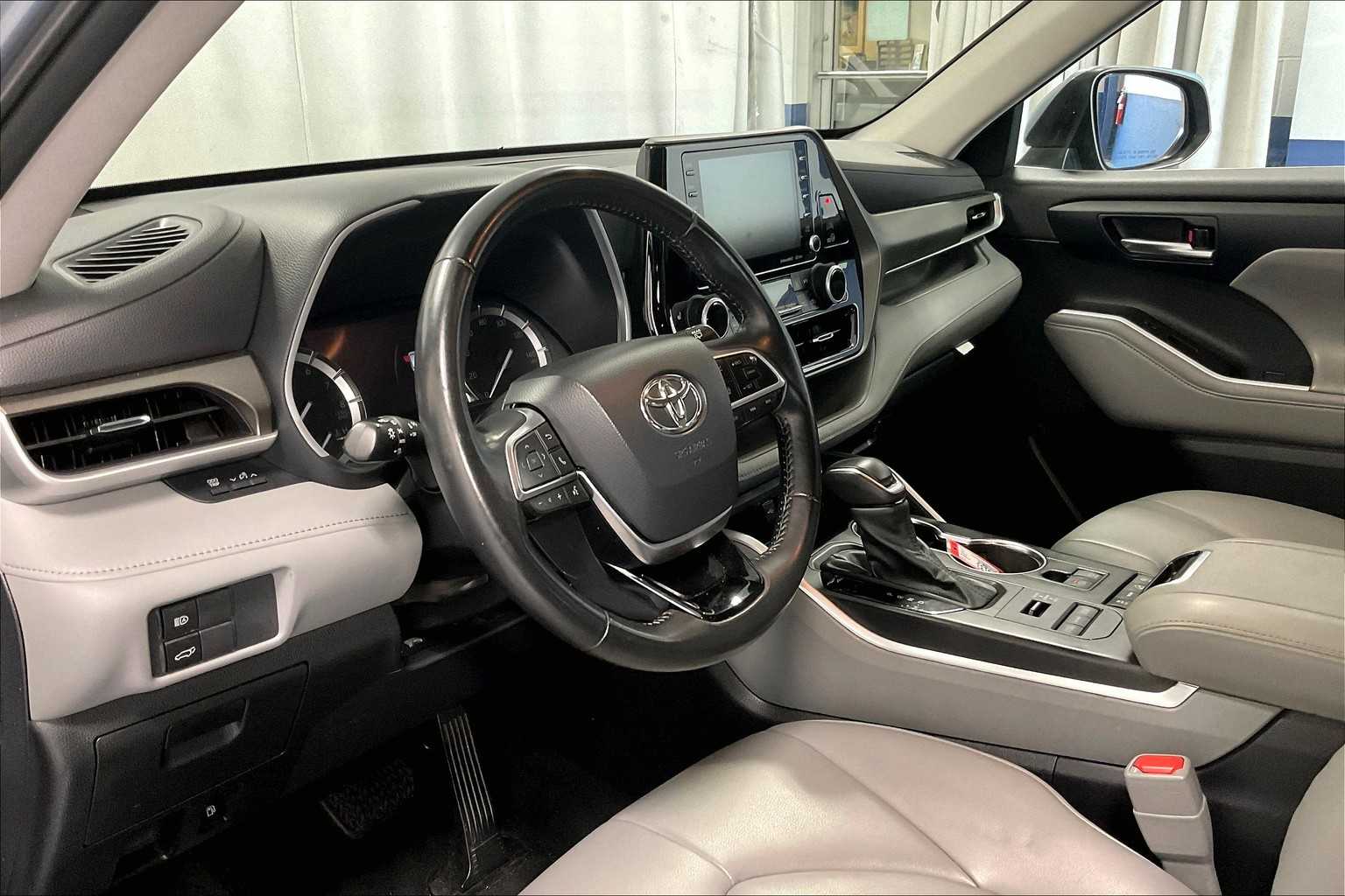 used 2021 Toyota Highlander car, priced at $35,788