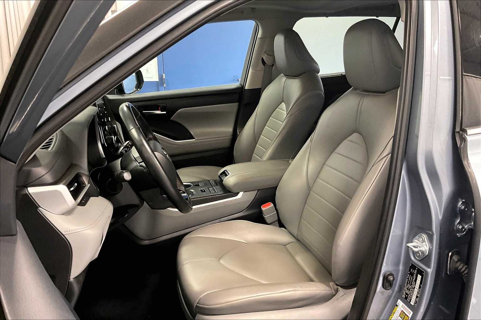 used 2021 Toyota Highlander car, priced at $35,788