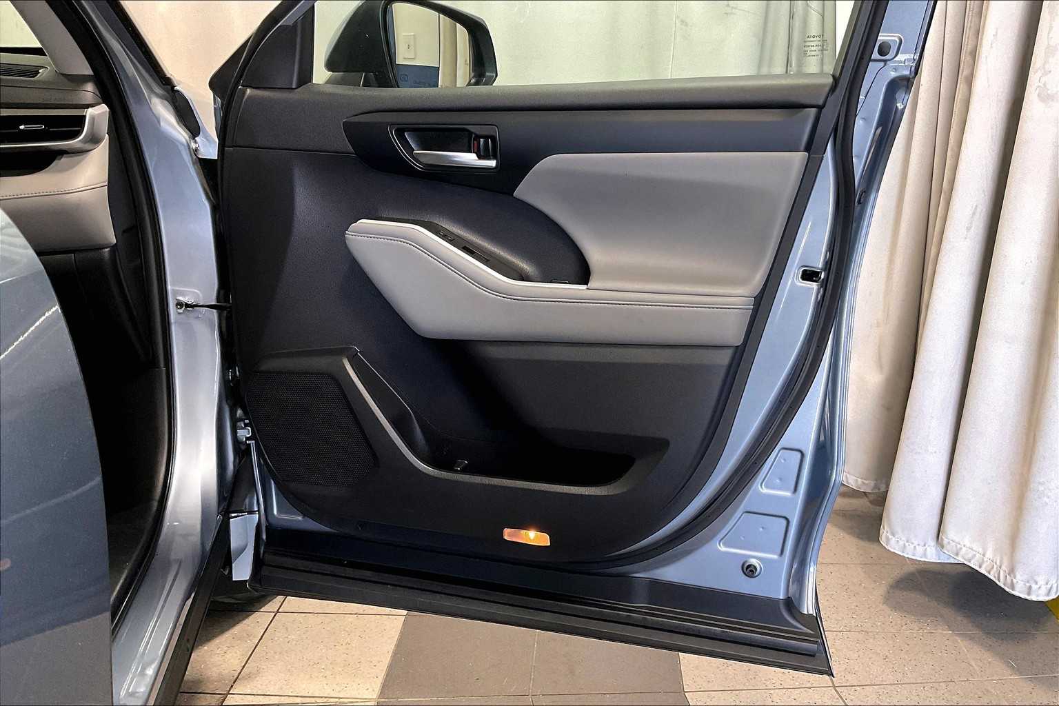 used 2021 Toyota Highlander car, priced at $35,788