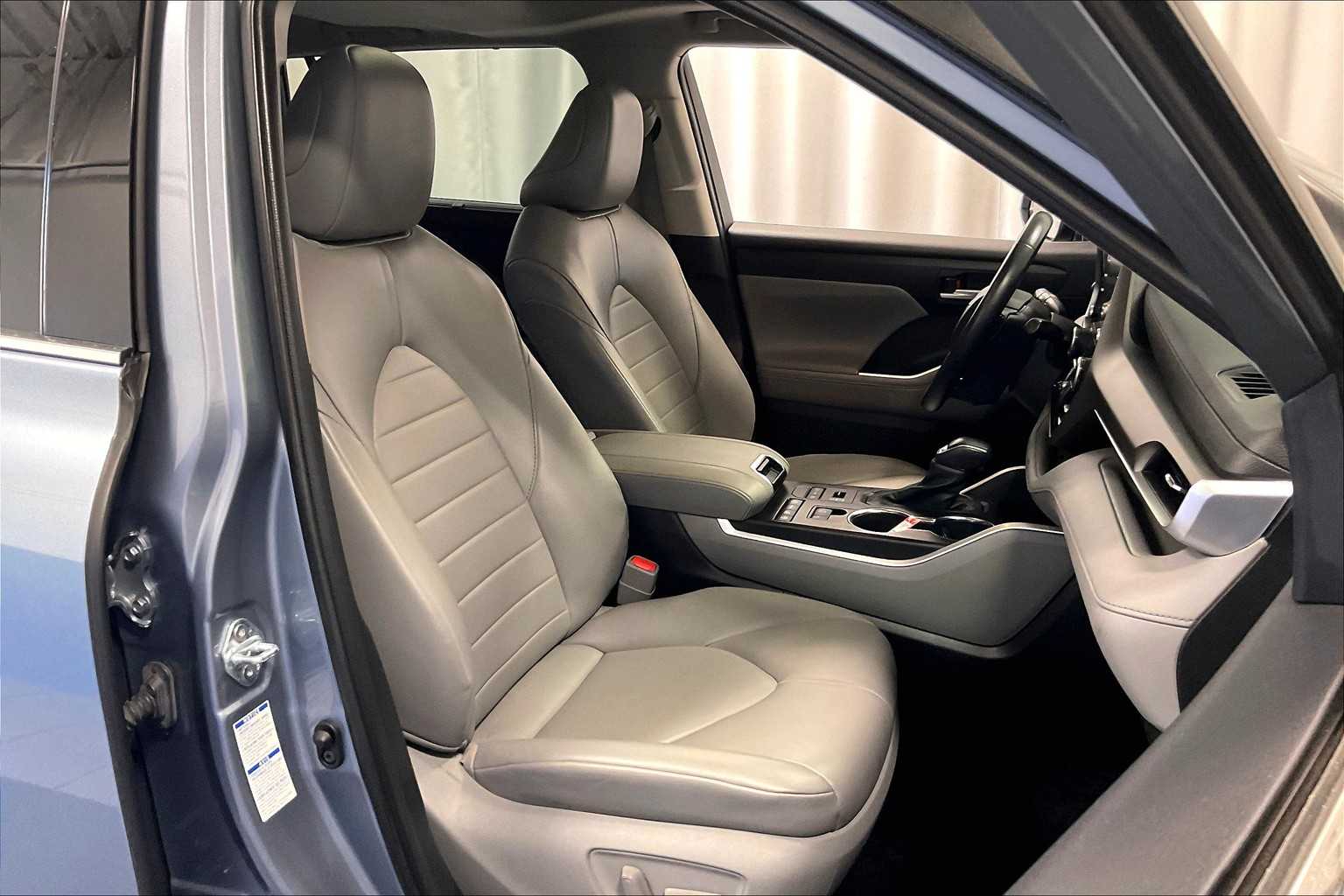 used 2021 Toyota Highlander car, priced at $35,788
