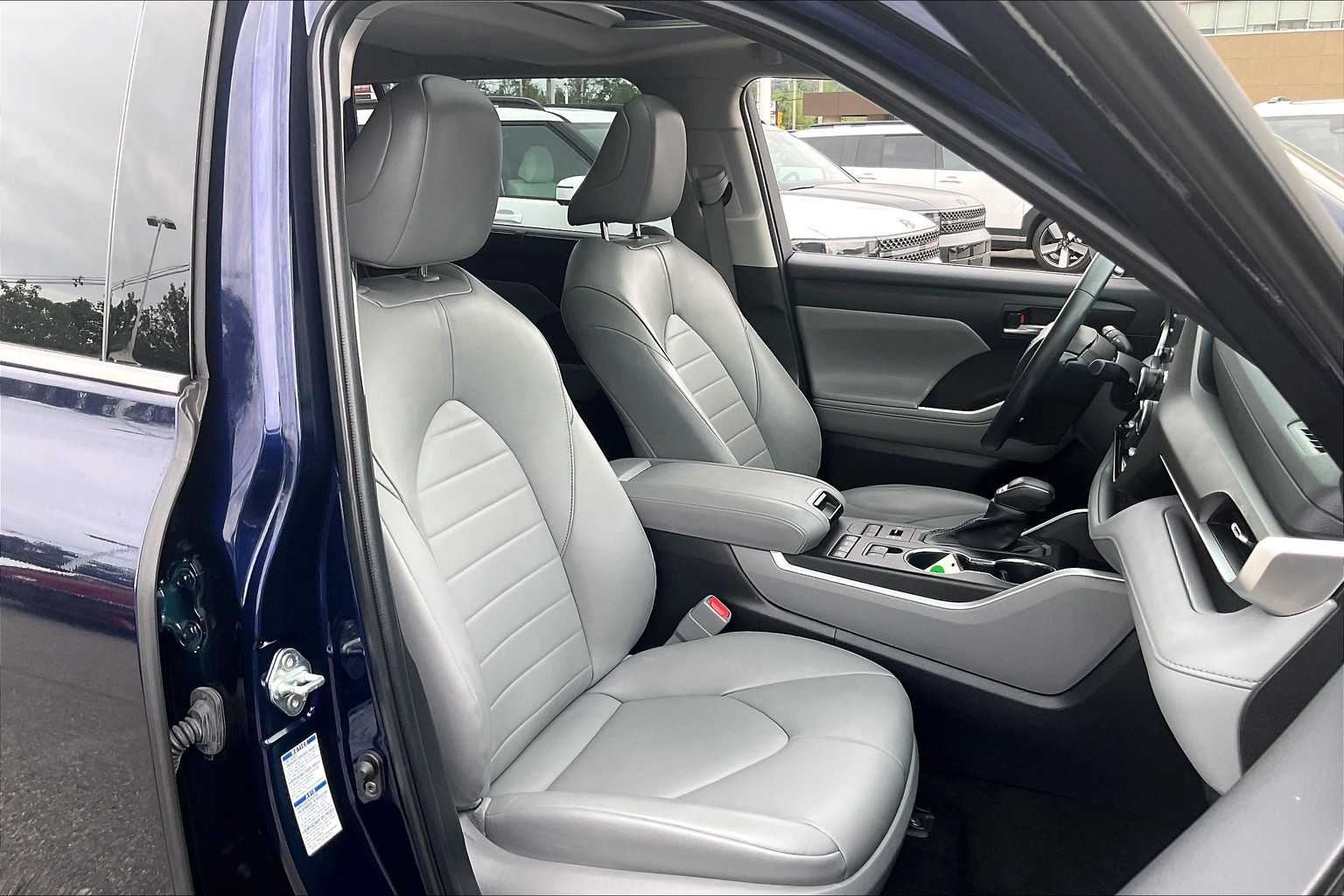 used 2022 Toyota Highlander car, priced at $38,787