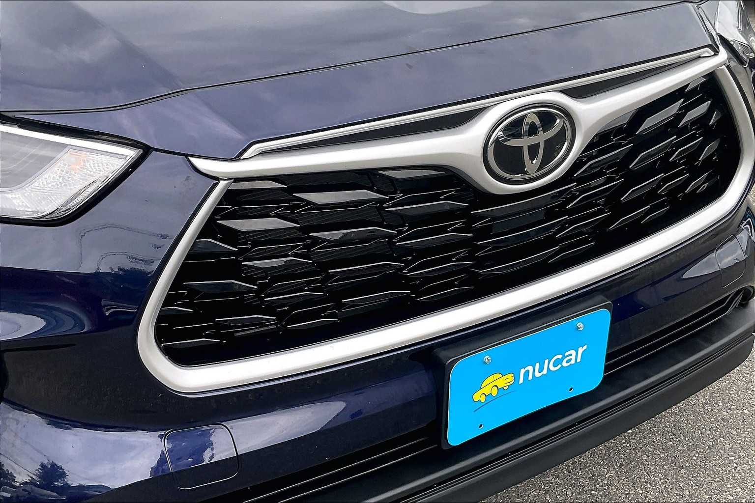 used 2022 Toyota Highlander car, priced at $38,787