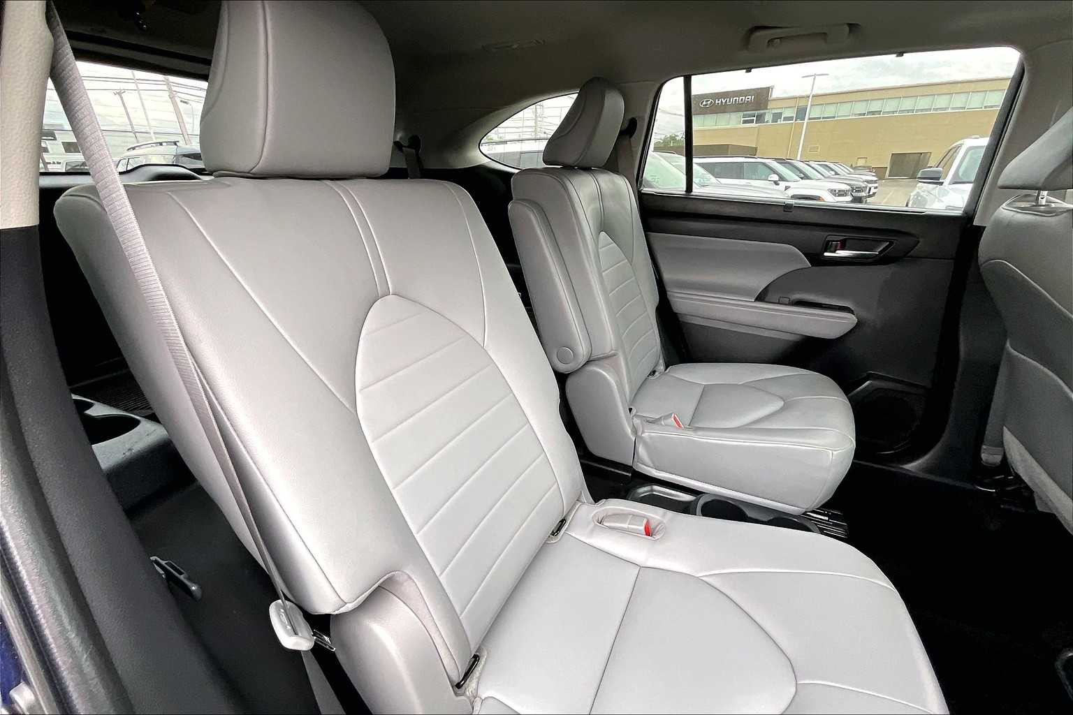 used 2022 Toyota Highlander car, priced at $38,787