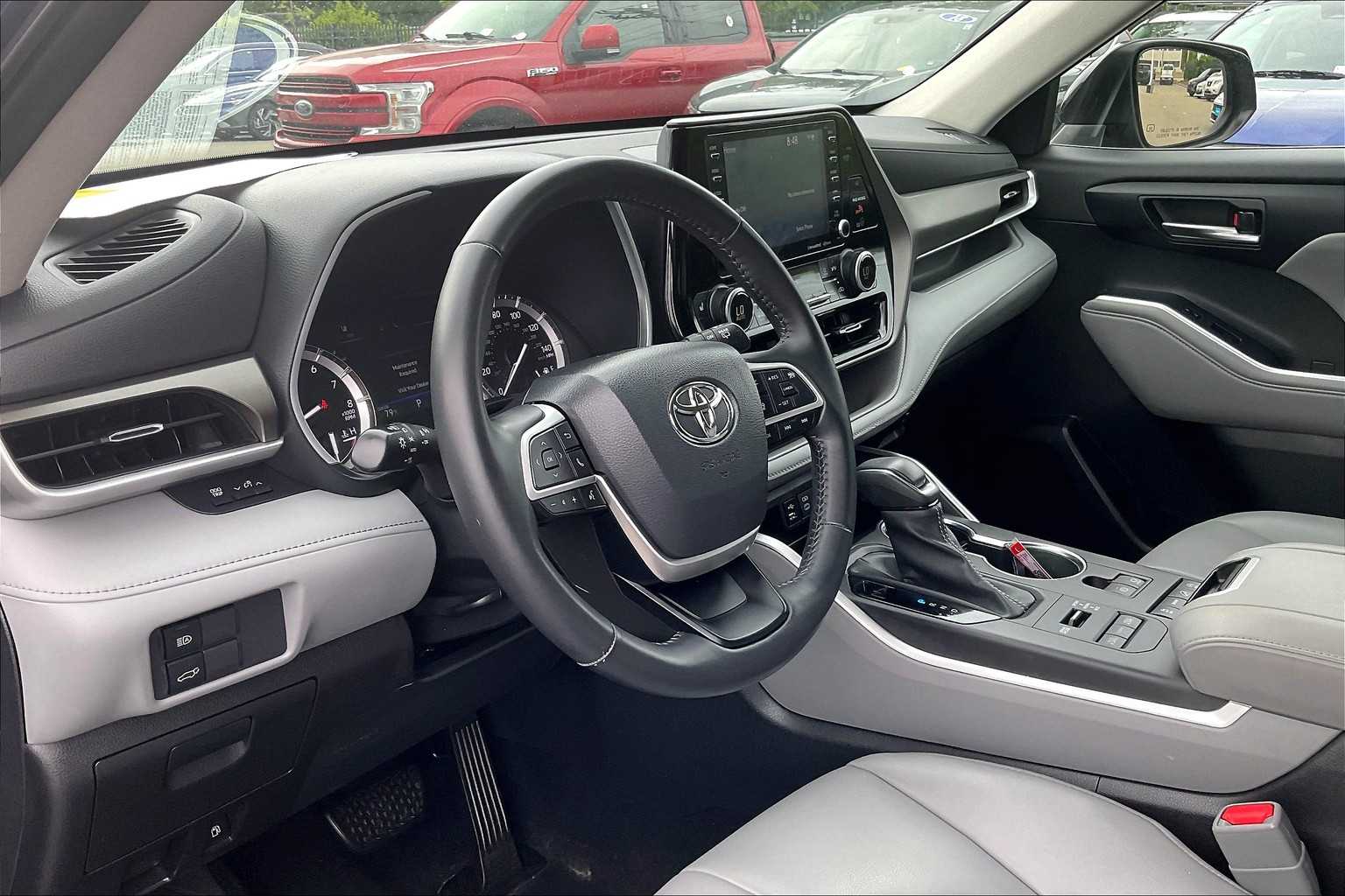used 2022 Toyota Highlander car, priced at $38,787