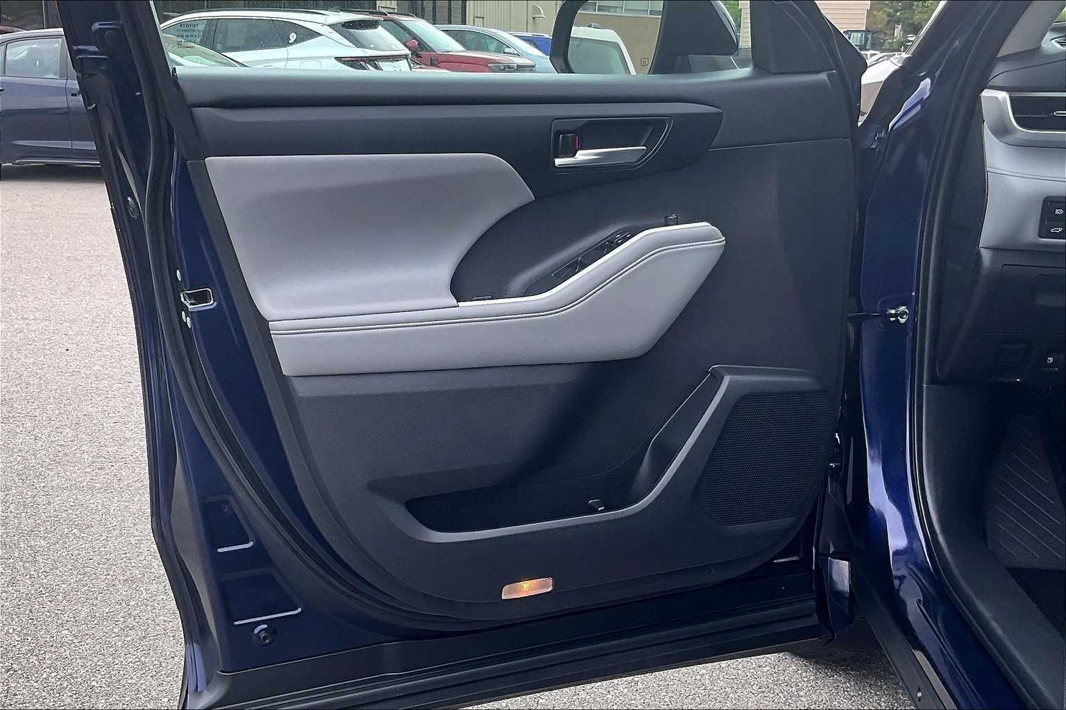 used 2022 Toyota Highlander car, priced at $38,787