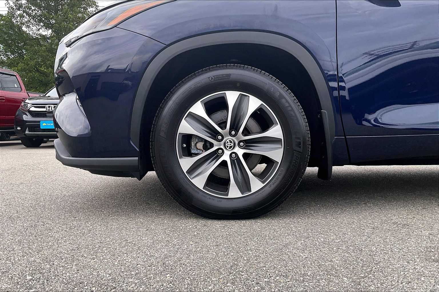 used 2022 Toyota Highlander car, priced at $38,787