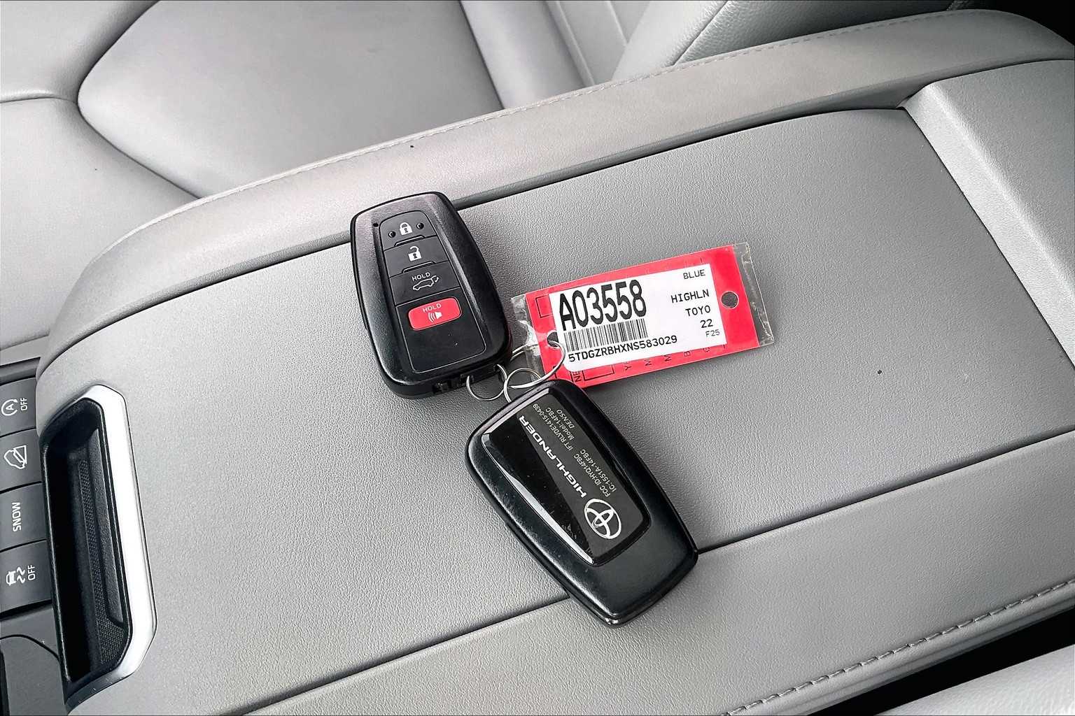 used 2022 Toyota Highlander car, priced at $38,787