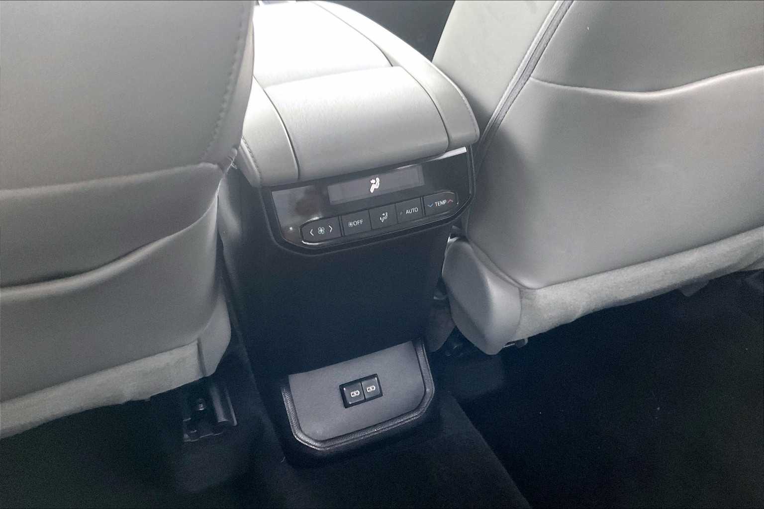 used 2022 Toyota Highlander car, priced at $38,787