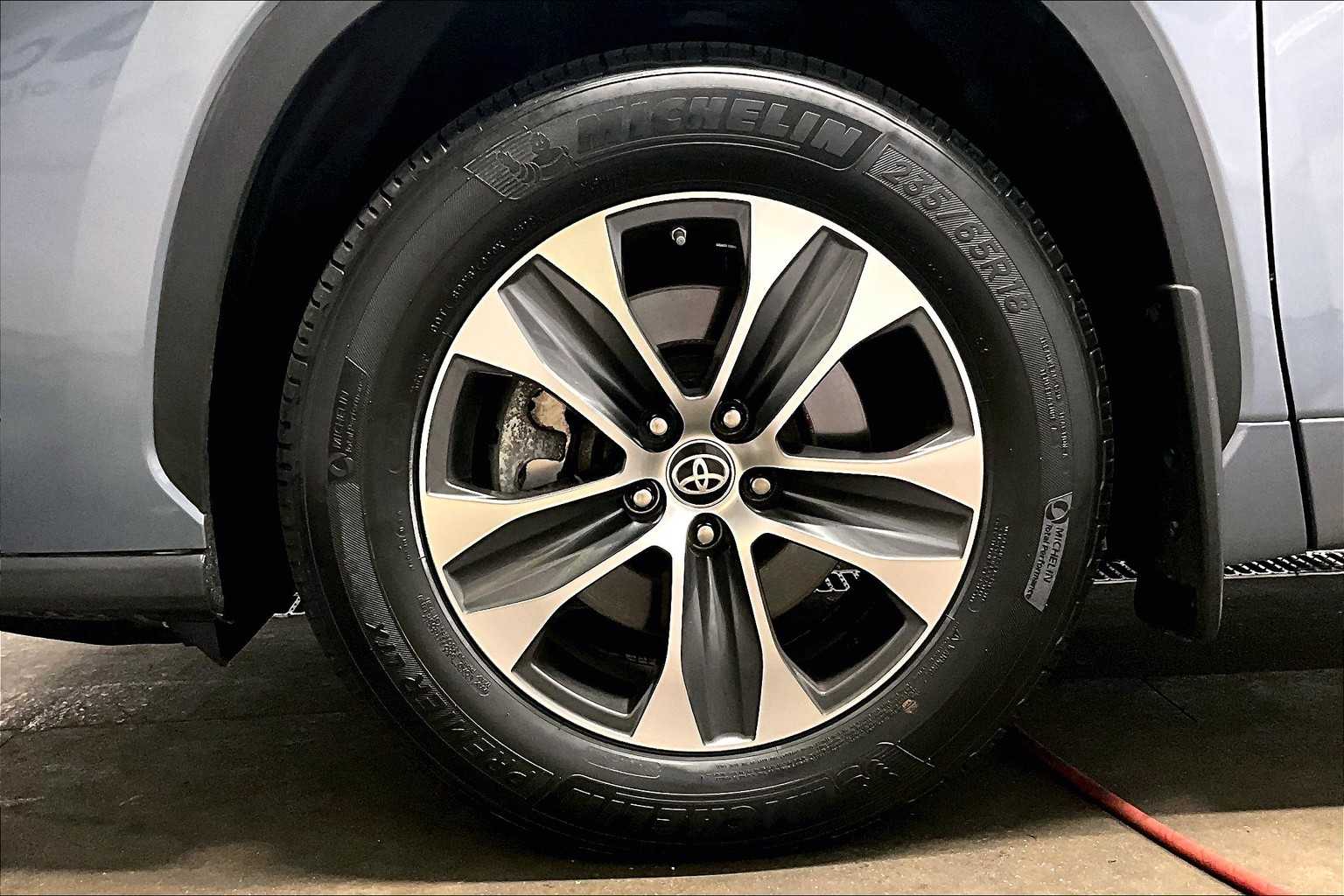 used 2022 Toyota Highlander car, priced at $37,437