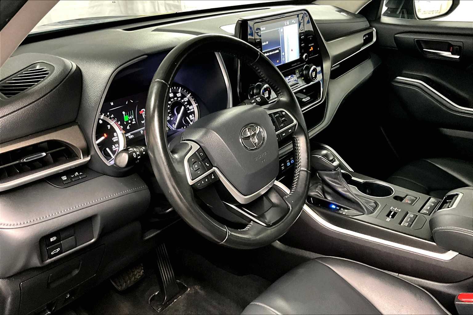 used 2022 Toyota Highlander car, priced at $37,437