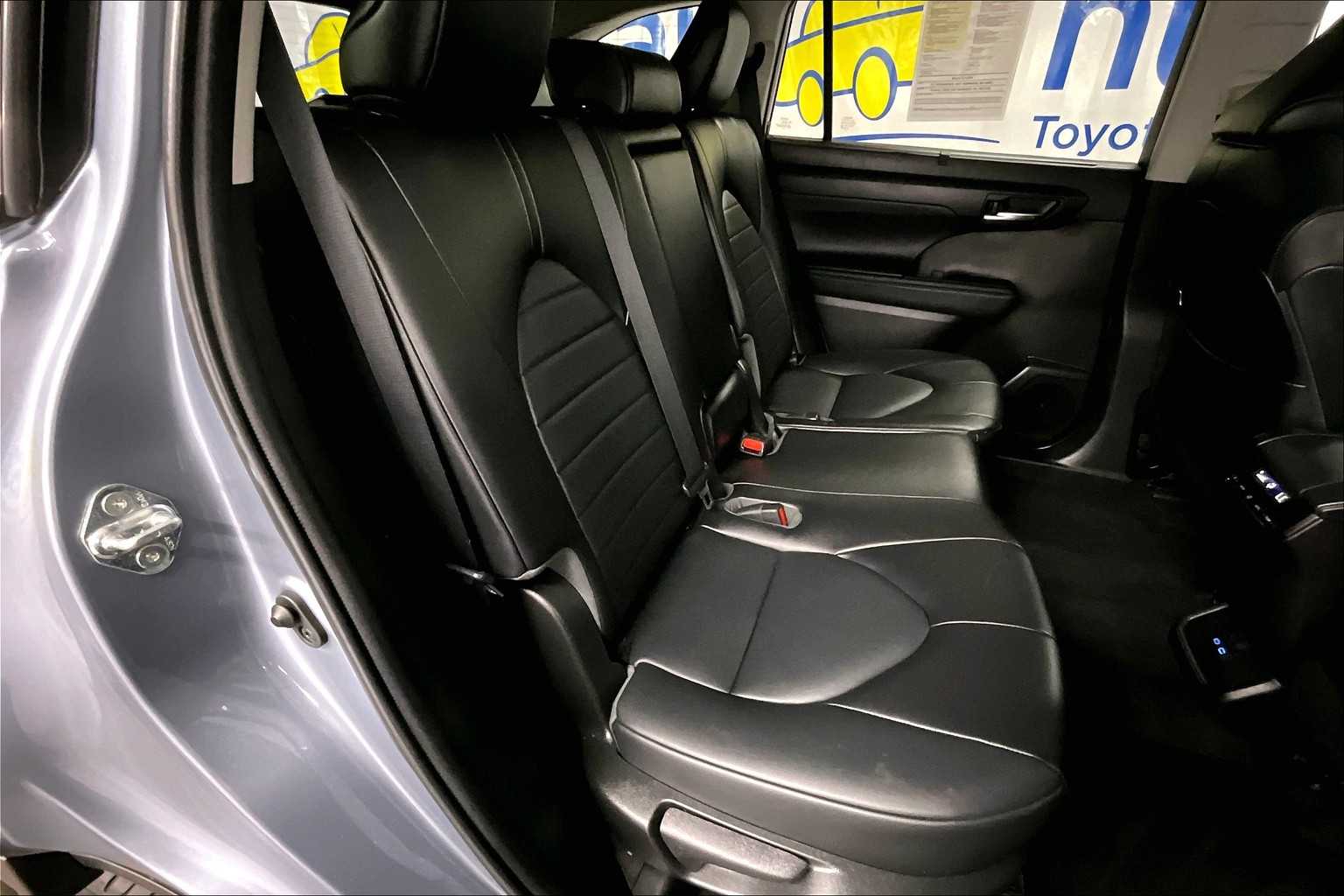 used 2022 Toyota Highlander car, priced at $37,437