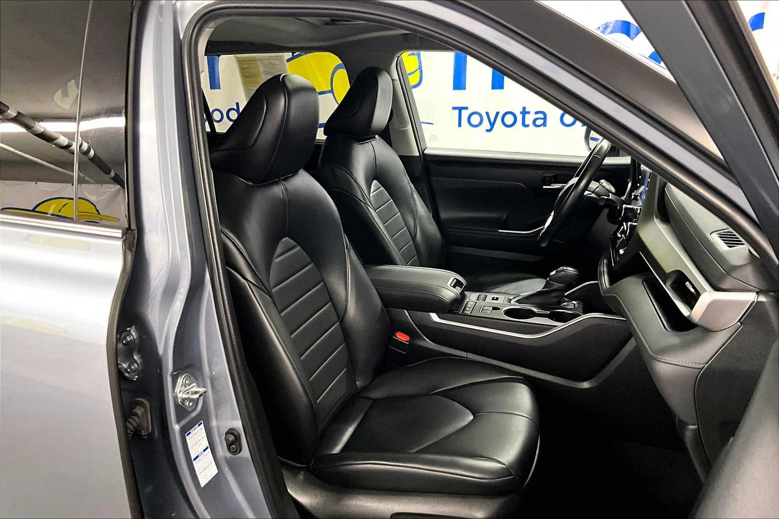 used 2022 Toyota Highlander car, priced at $37,437