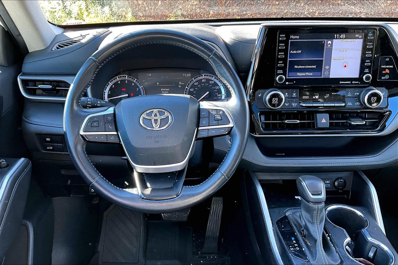 used 2022 Toyota Highlander car, priced at $34,988