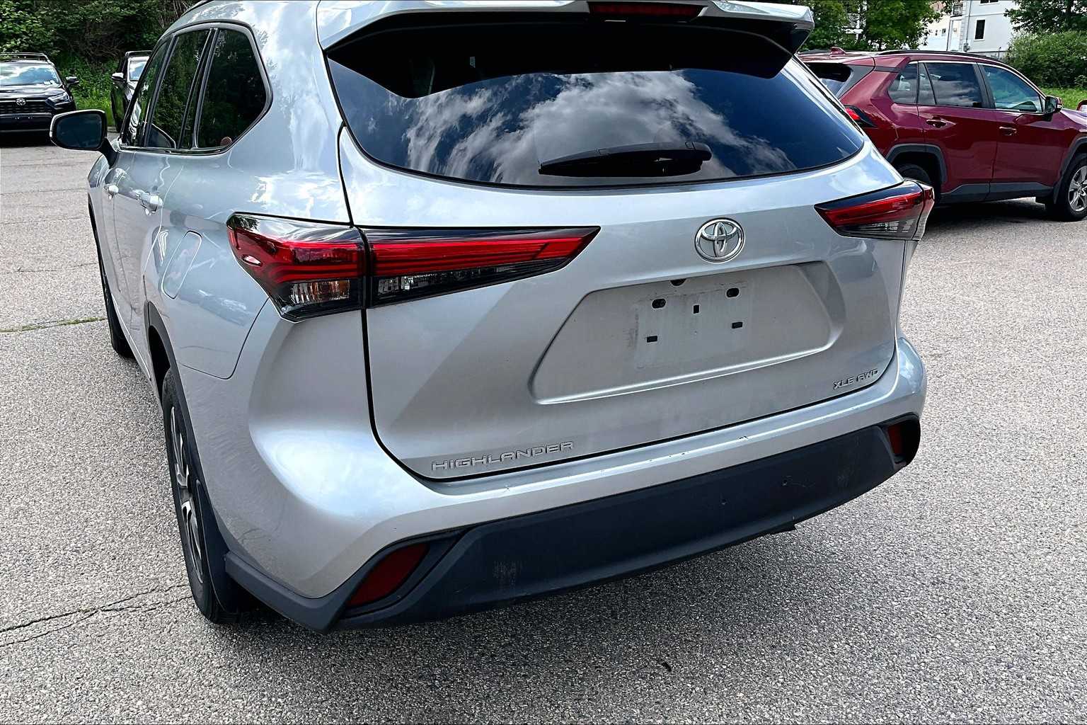 used 2021 Toyota Highlander car, priced at $29,433