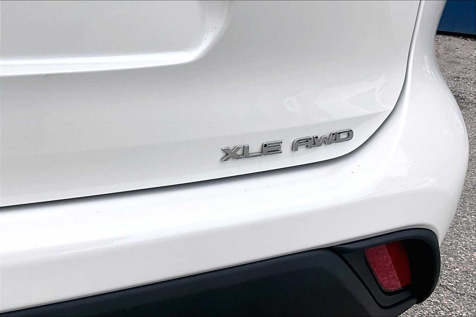used 2021 Toyota Highlander car, priced at $29,488