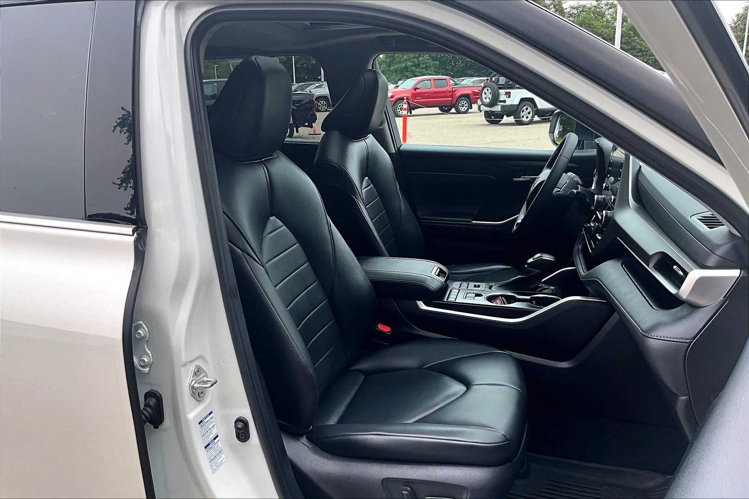 used 2021 Toyota Highlander car, priced at $29,488