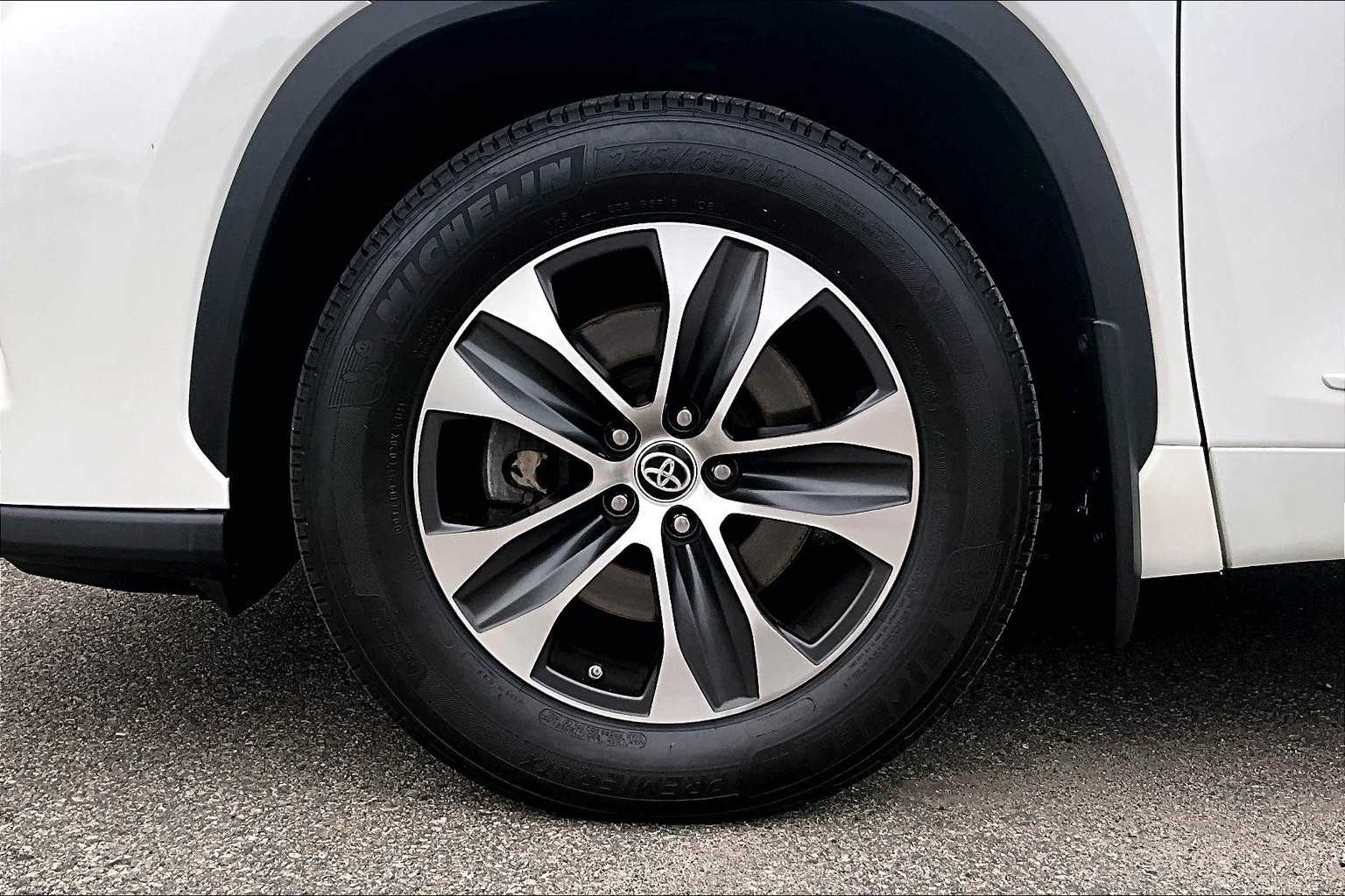 used 2021 Toyota Highlander car, priced at $29,488