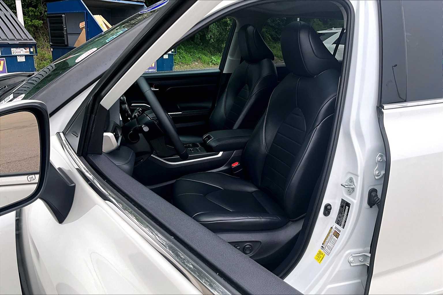 used 2021 Toyota Highlander car, priced at $29,488