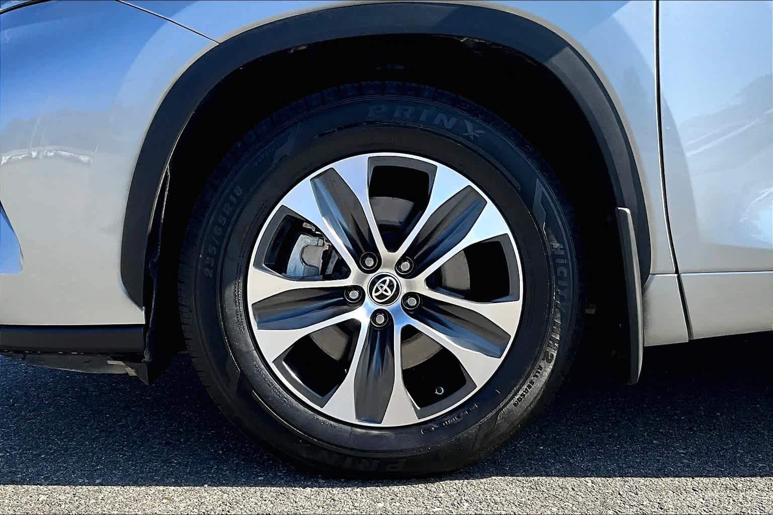 used 2021 Toyota Highlander car, priced at $33,488