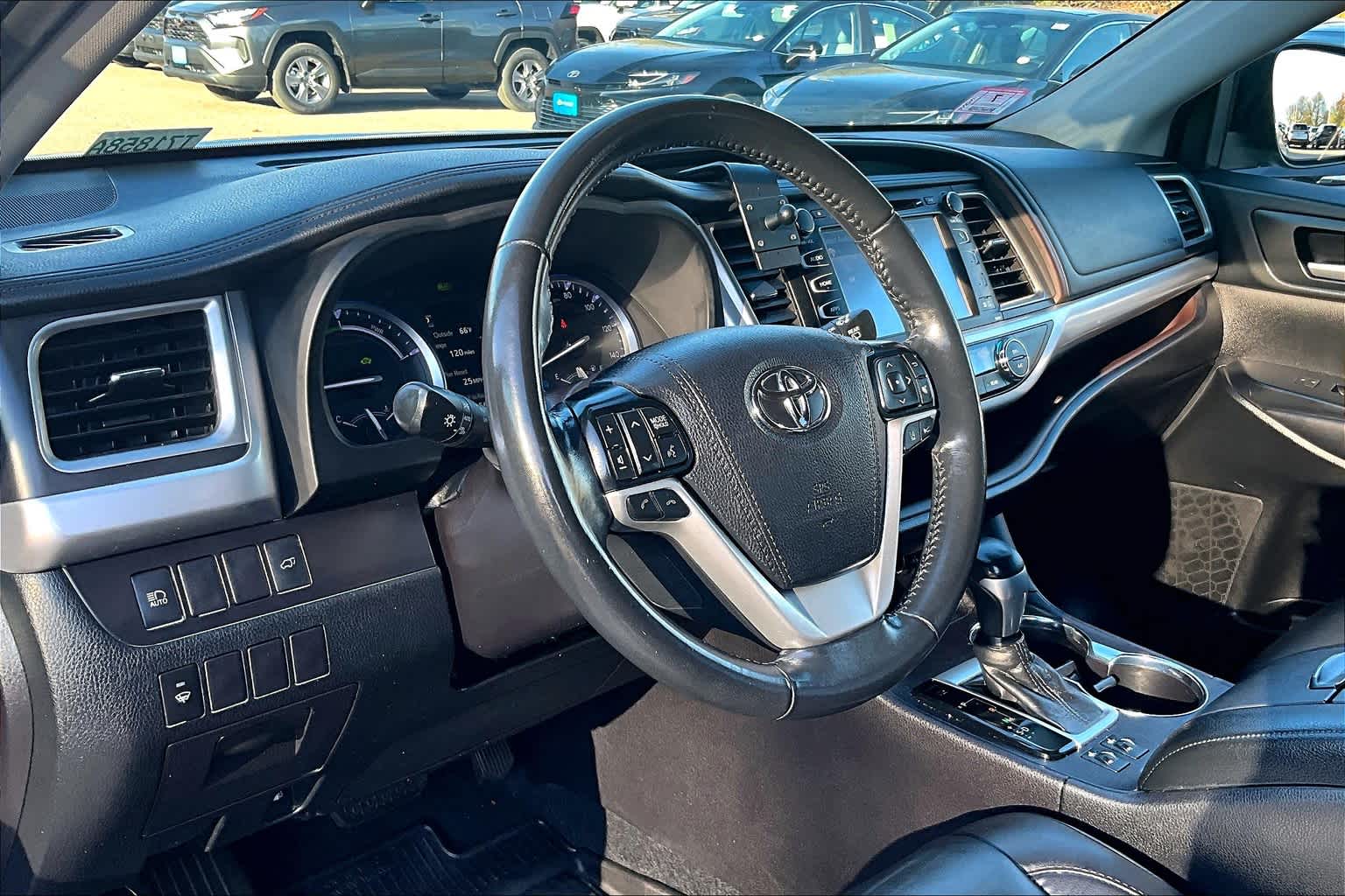 used 2019 Toyota Highlander car, priced at $30,777