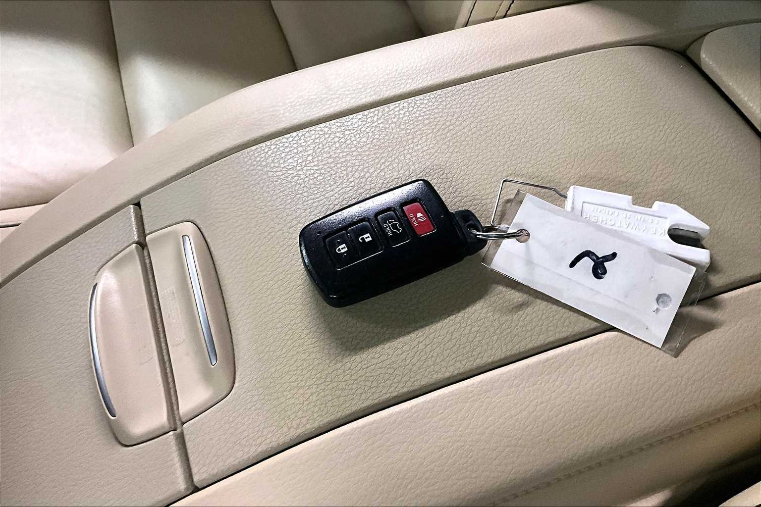 used 2015 Toyota Highlander car, priced at $17,988