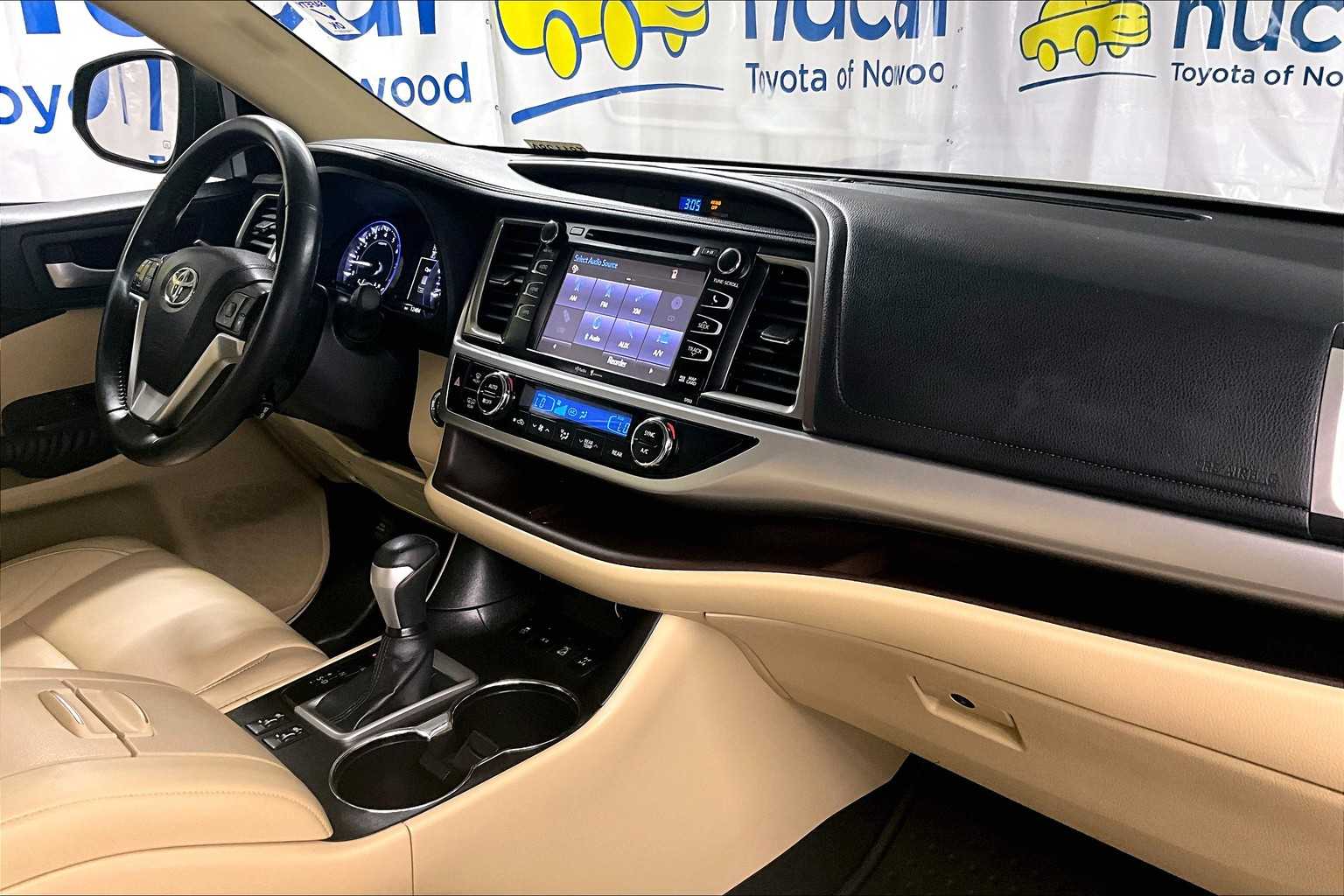 used 2015 Toyota Highlander car, priced at $17,988