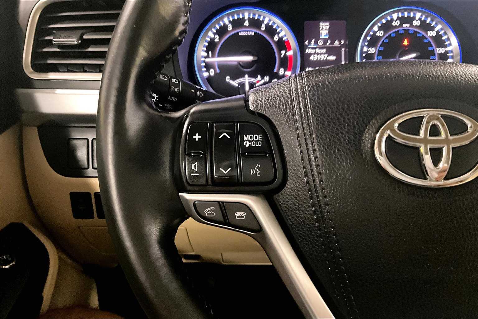 used 2015 Toyota Highlander car, priced at $17,988