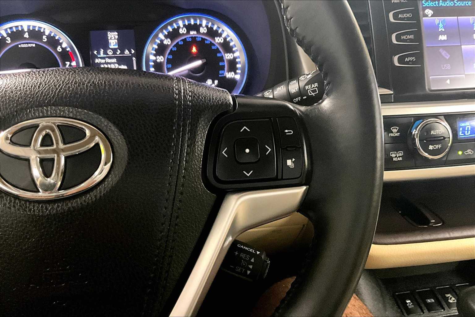 used 2015 Toyota Highlander car, priced at $17,988