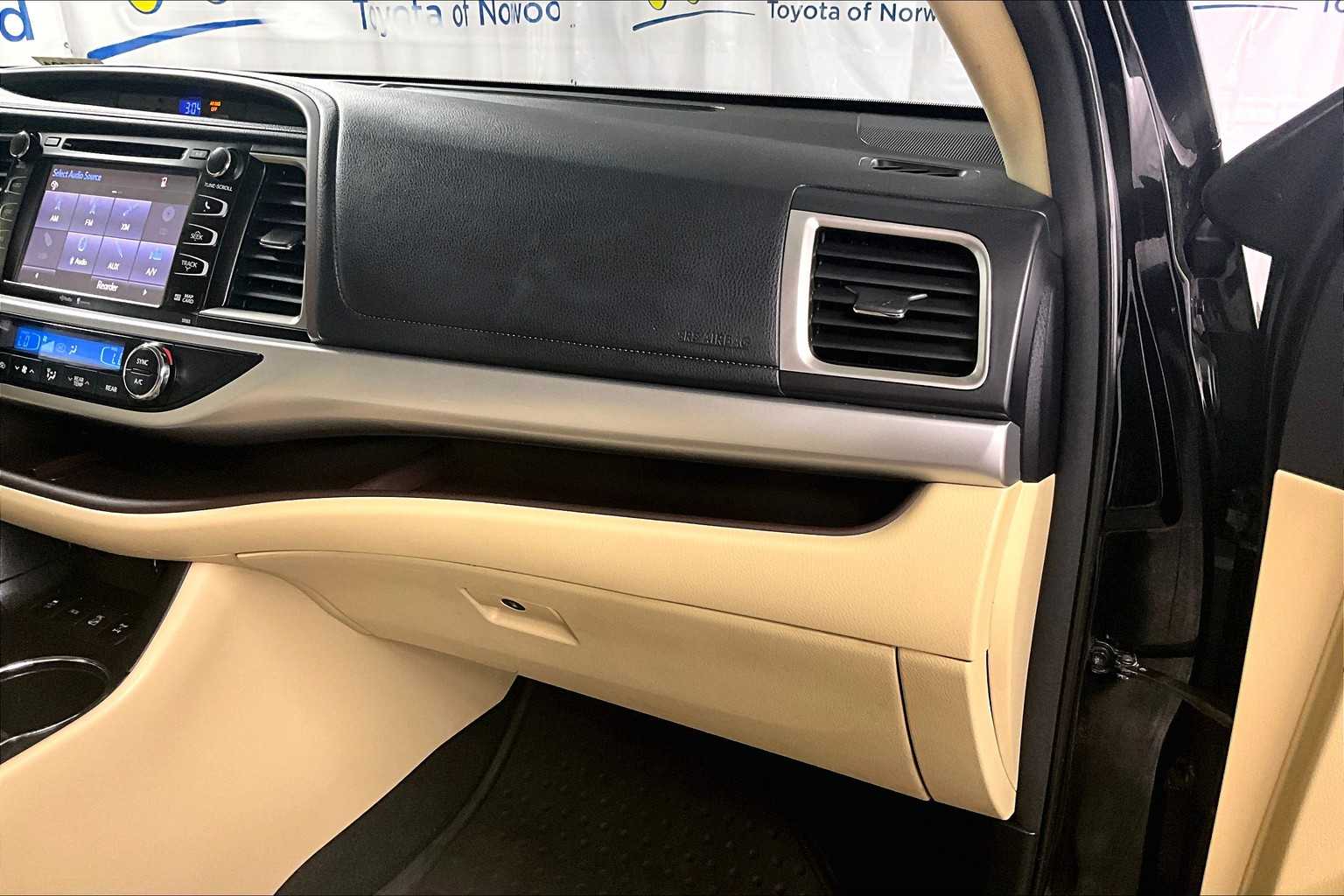 used 2015 Toyota Highlander car, priced at $17,988