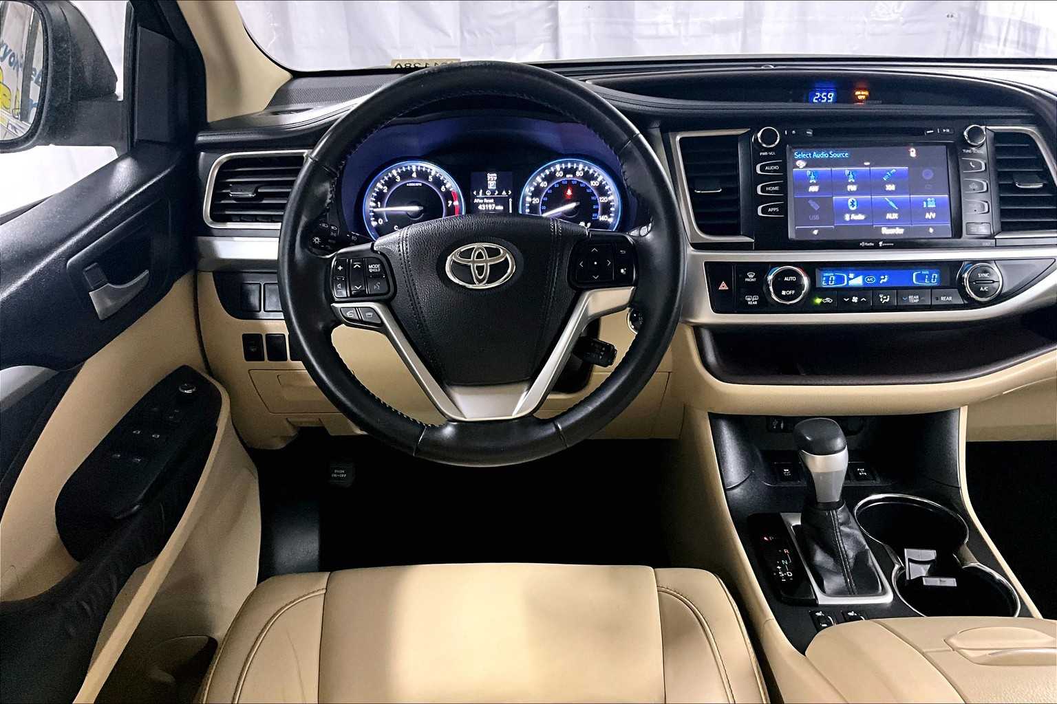 used 2015 Toyota Highlander car, priced at $17,988