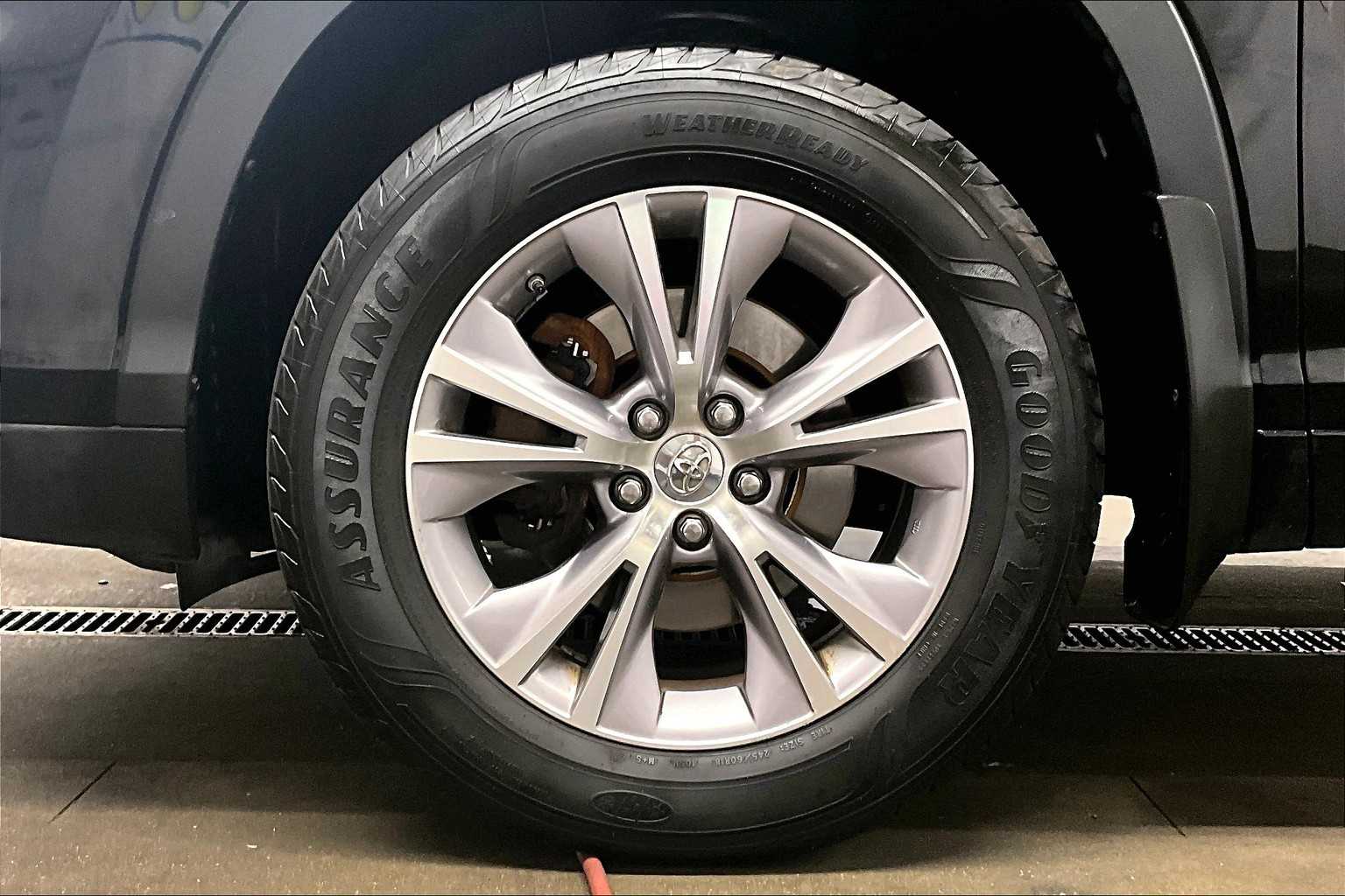 used 2015 Toyota Highlander car, priced at $17,988