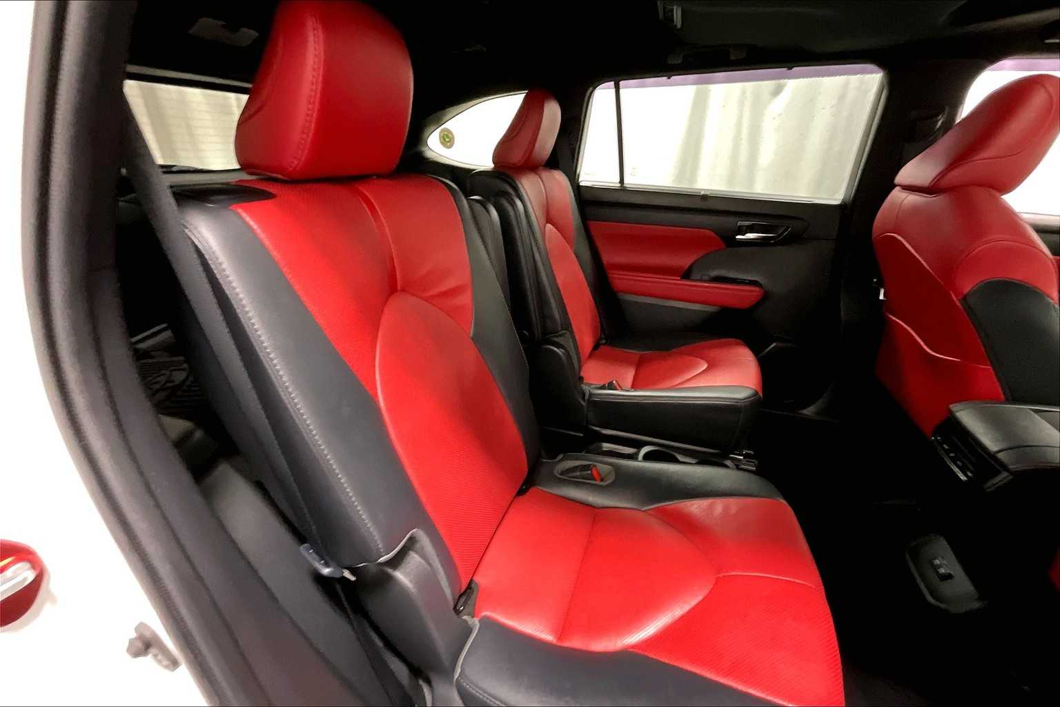used 2021 Toyota Highlander car, priced at $34,488