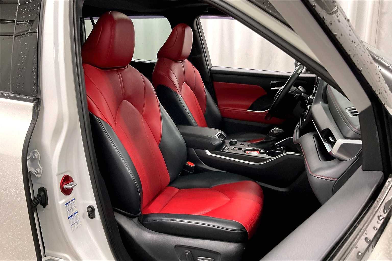 used 2021 Toyota Highlander car, priced at $34,488