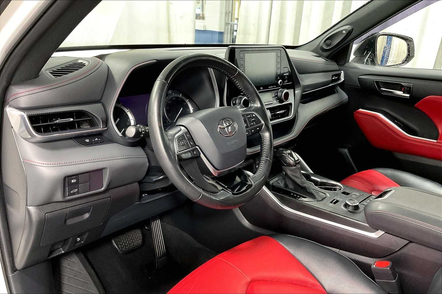 used 2021 Toyota Highlander car, priced at $34,488