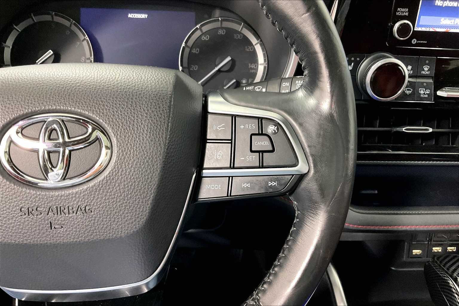 used 2021 Toyota Highlander car, priced at $34,488