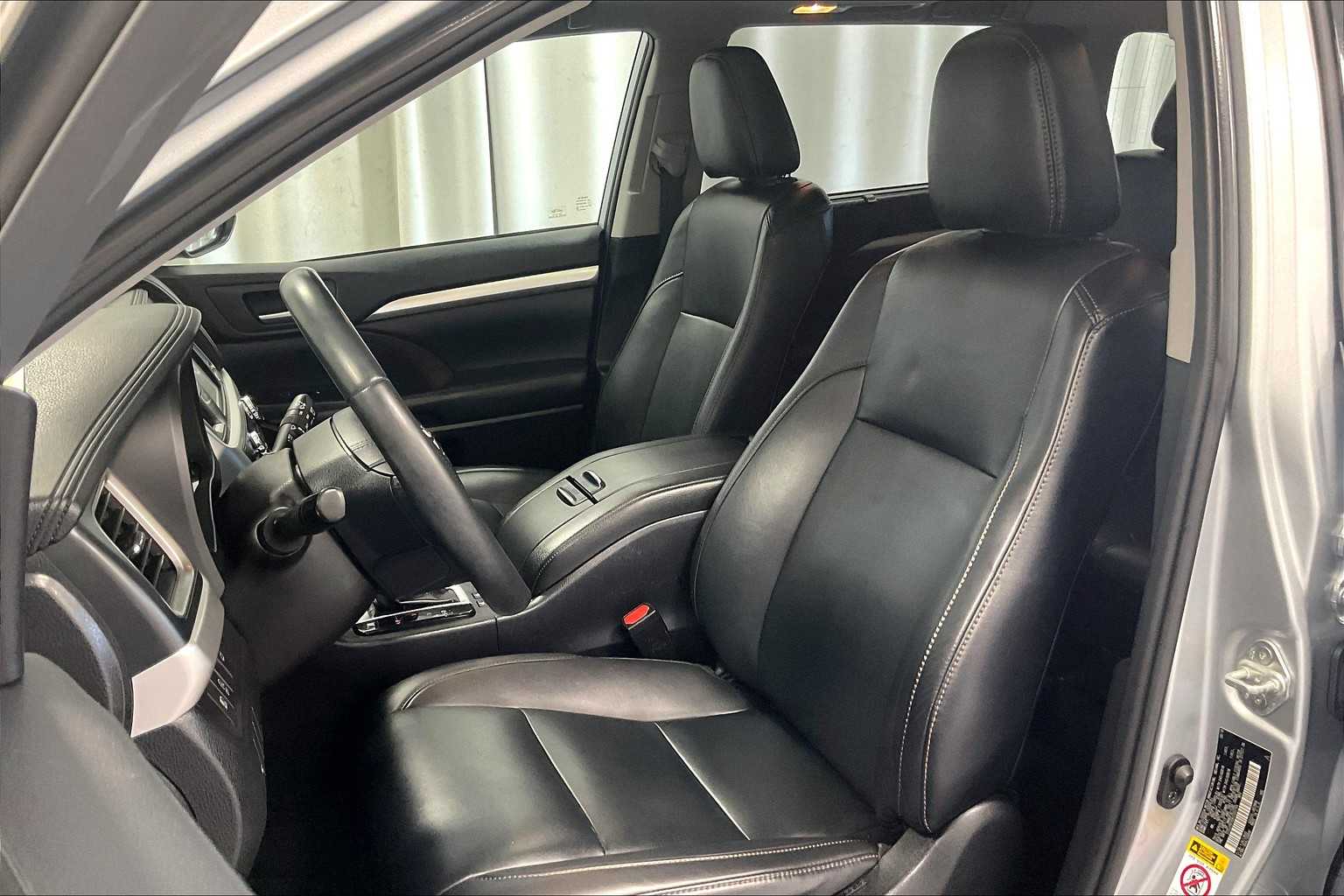 used 2019 Toyota Highlander car, priced at $28,277