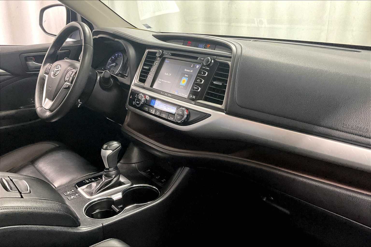 used 2019 Toyota Highlander car, priced at $28,277
