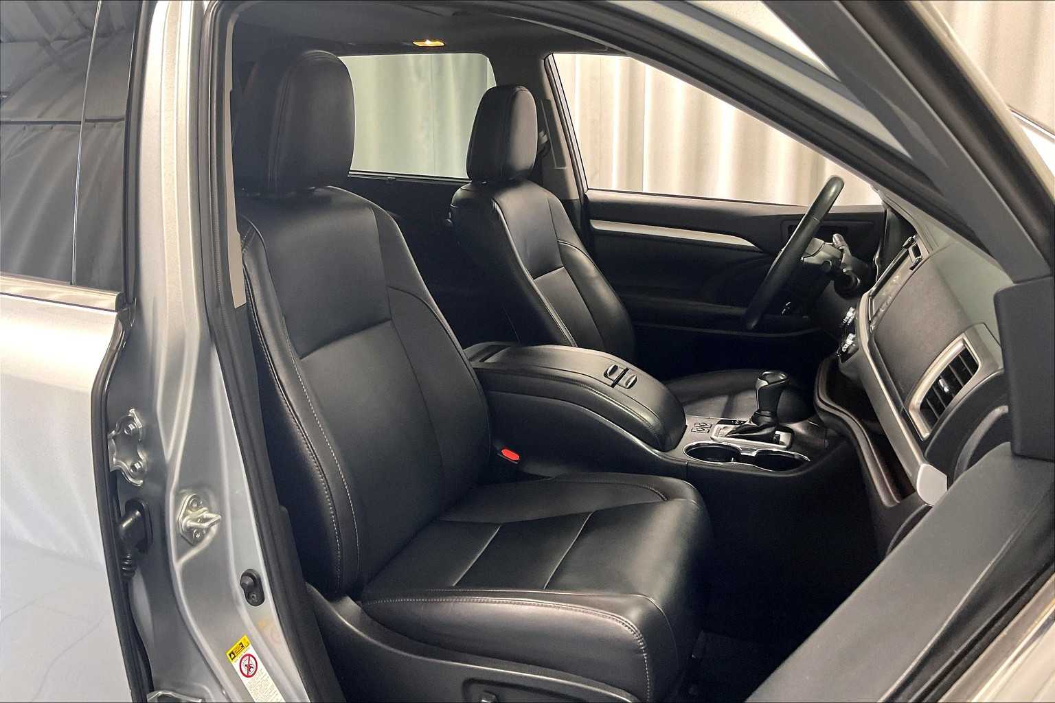 used 2019 Toyota Highlander car, priced at $28,277